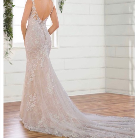 Wedding dress - Picture 3 of 7